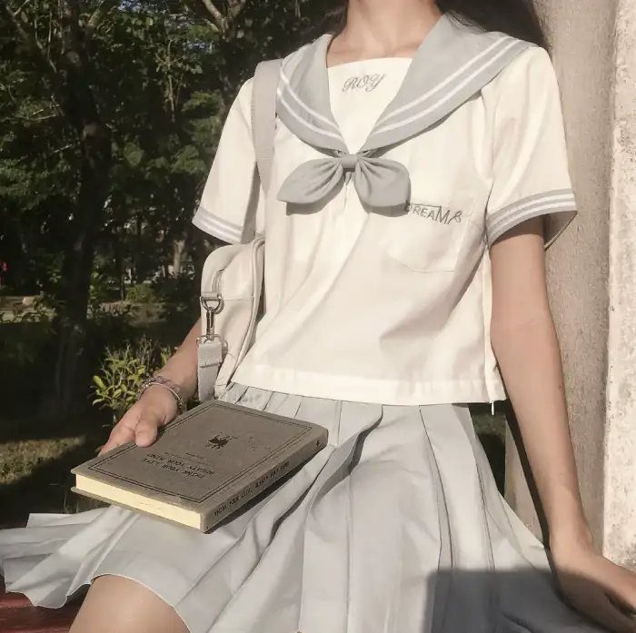 穿书后我反向驯服黑化帝王